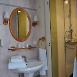 Du Centre 2* מץ